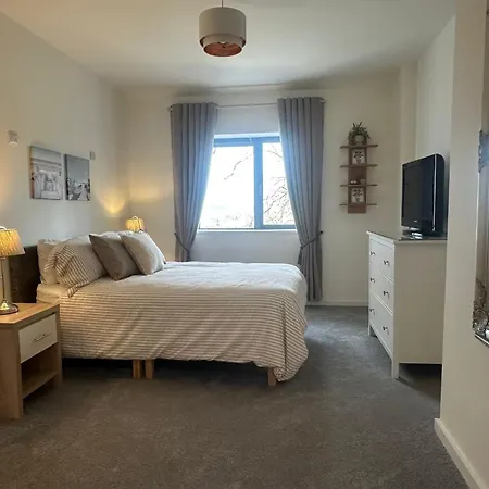 House Sleeps 6 With Parking Coad