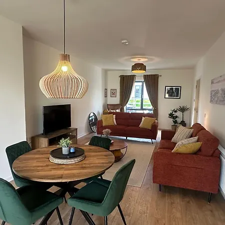 House Sleeps 6 With Parking * Coad